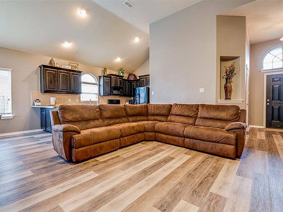 4th image of 1312 Woodbine Cliff Dr