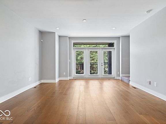 3rd image of 1009 N Park Ave
