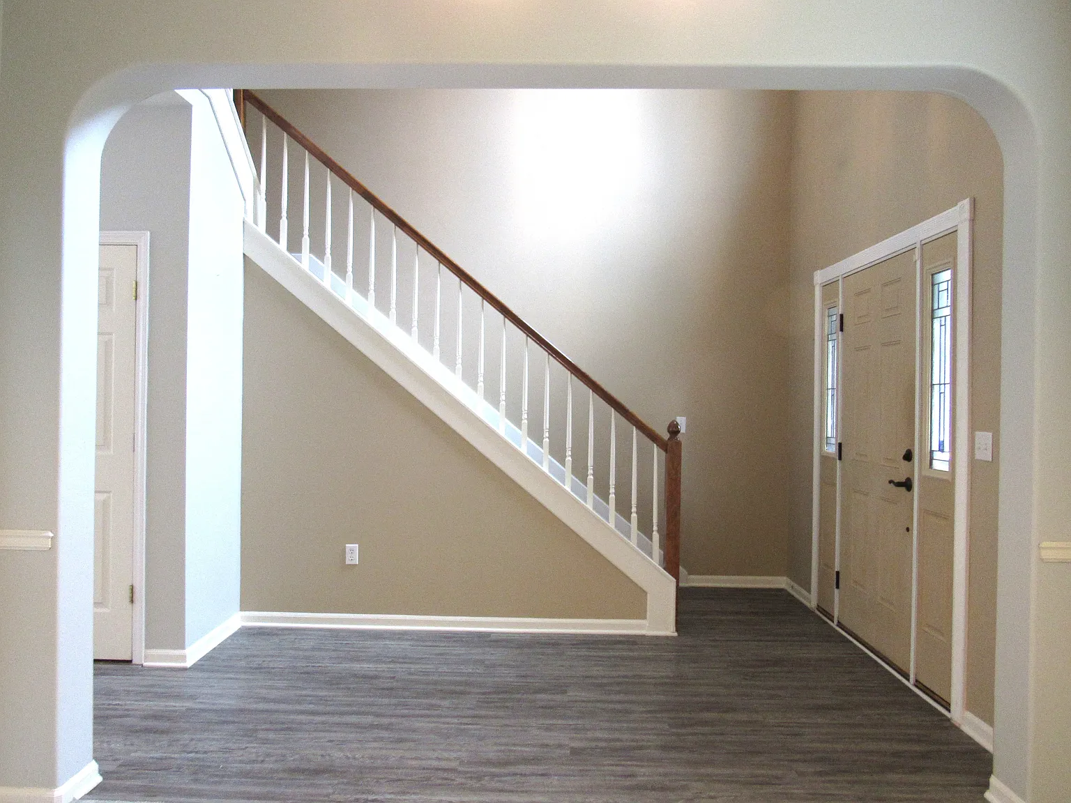 4 bed, 3.5 bath, 2502 sqft, $2,600 — Photo 3