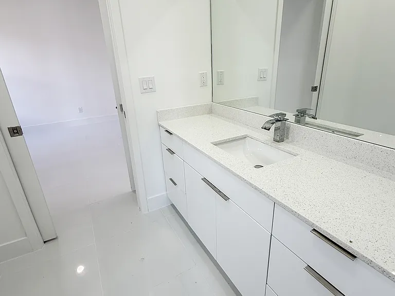 2726 NW 41st Pl — Photo 14