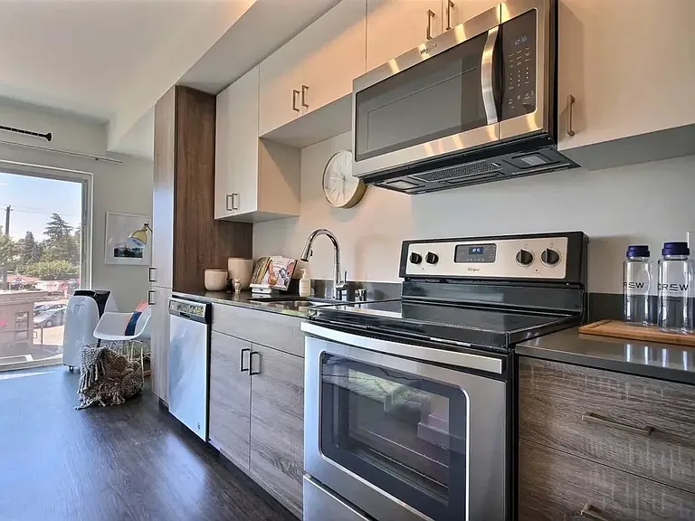 The Crew Apartments; A Green Lake Gem! — Photo 19
