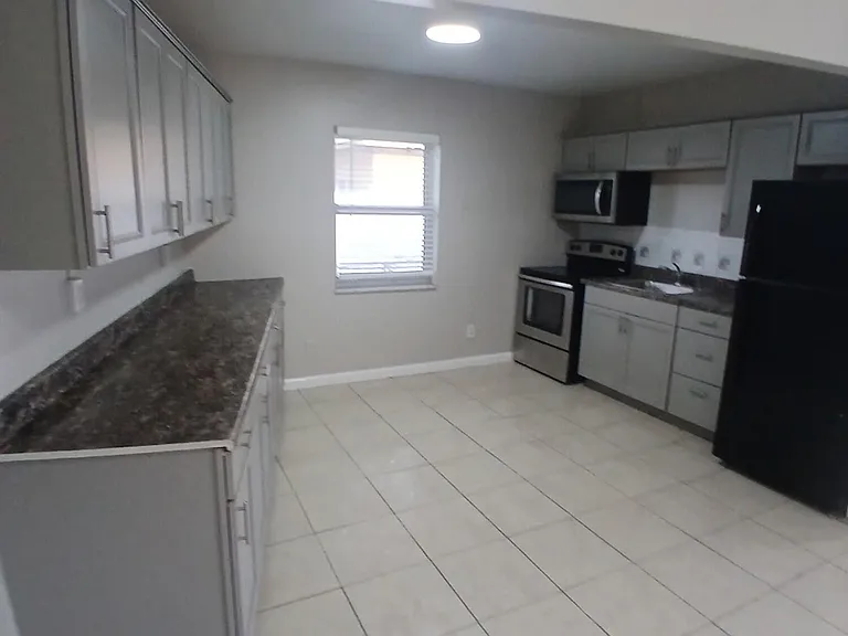 126 NW 8th Ave #1 — Photo 6
