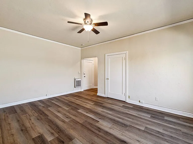 3909 Shafter Ave — Photo 9