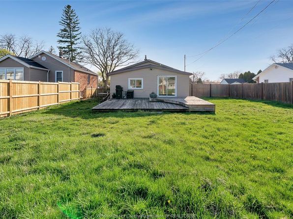 1544 Mark Ave, Windsor, ON N9B 3G4