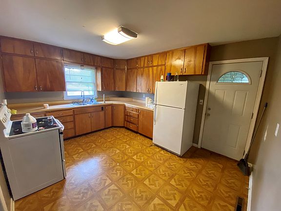 4th image of 1103 Gilmore St