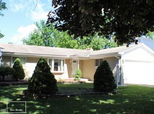 29357 Nottingham Cir E, Warren, MI 48092