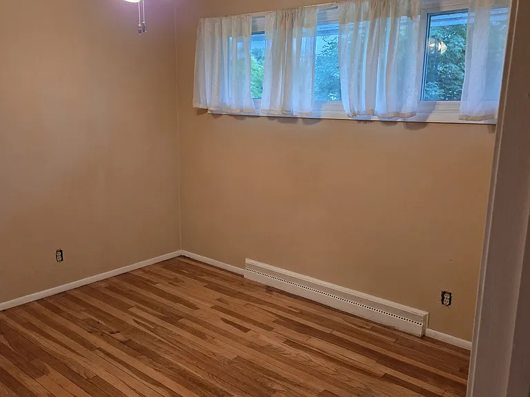647 Franklin St — Photo 10