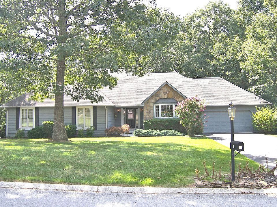 1st image of 11 Heather Glen Dr