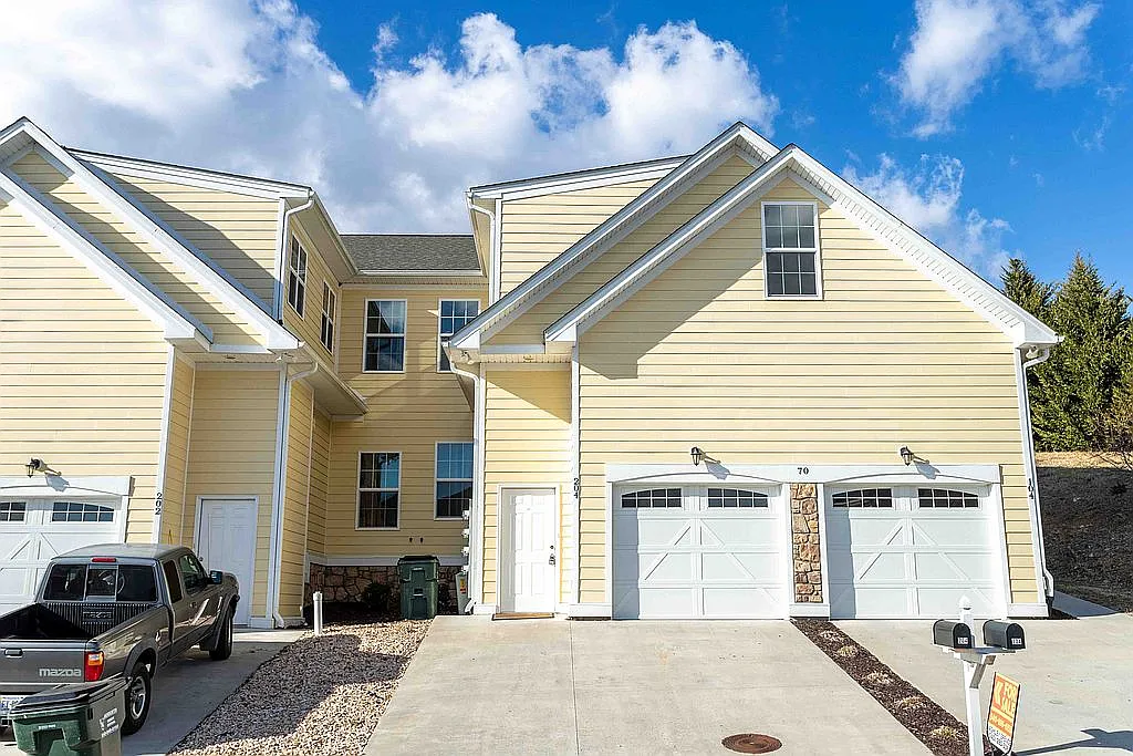 70 Windgate Cir #204 photo 1