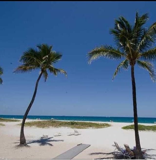 Minutes to the beach