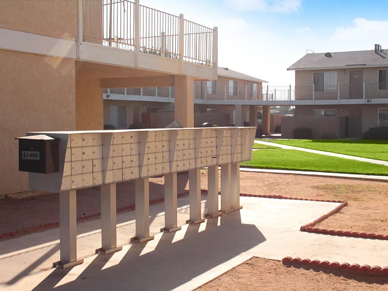 Hesperia Regency Apartments — Photo 29