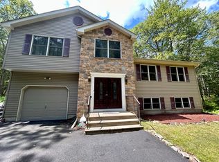 1119 Grouse Ct, Bushkill, PA 18324
