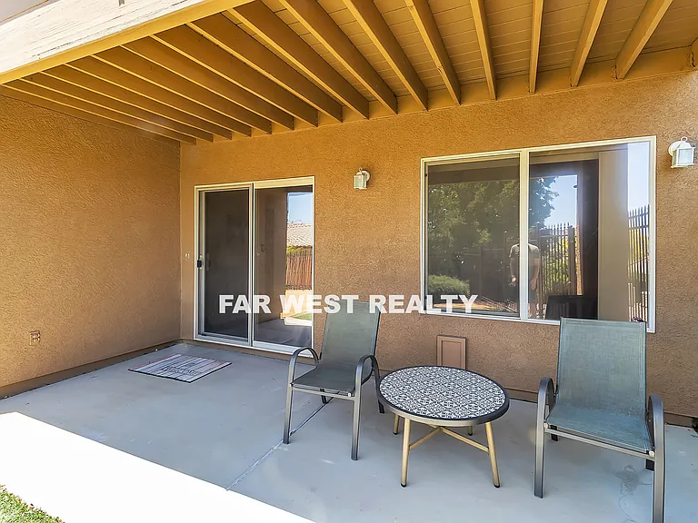 1853 Oriental Ave — Photo 2
