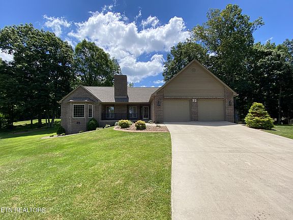 2nd image of 32 Amesbury Cir