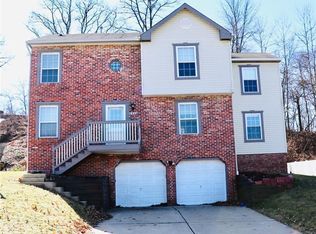 604 Fieldstone Dr, Coraopolis, PA