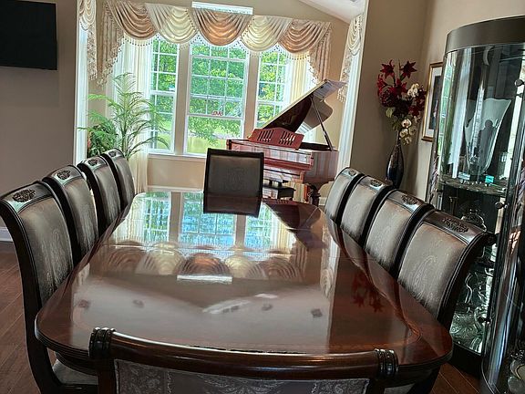 5th image of 172 Wintergreen Drive