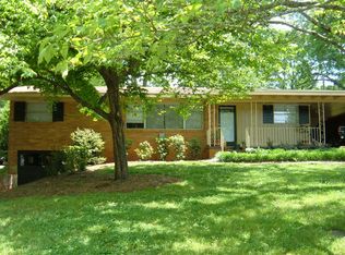 135 Glencrest Dr, Athens, GA