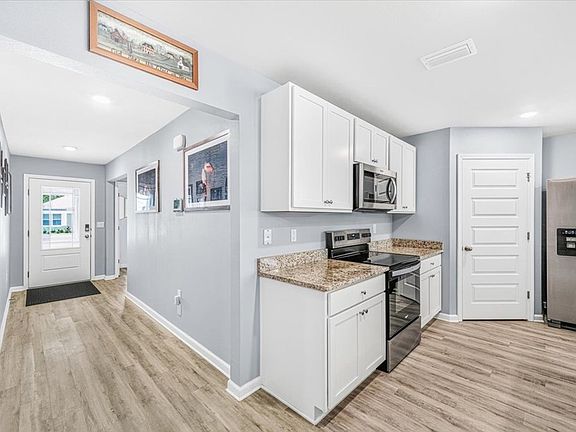 3rd image of 194 Cades Ct
