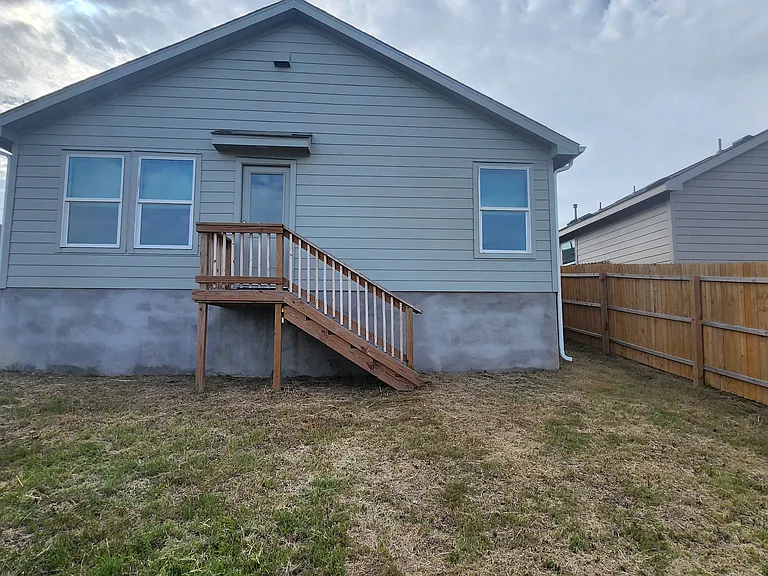 2815 Charpak Dr — Photo 40