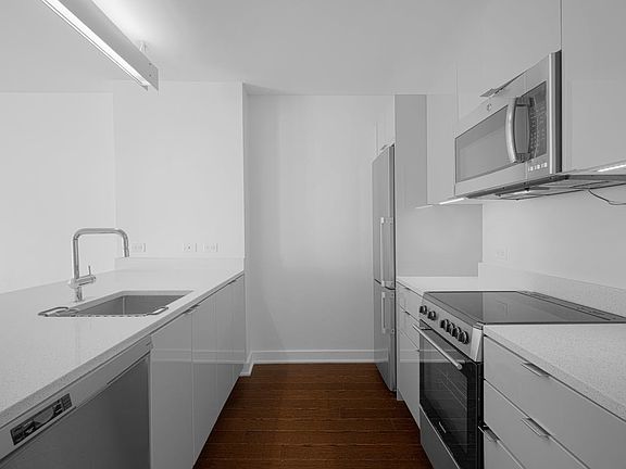 3rd image of 400 W 113th St APT 920