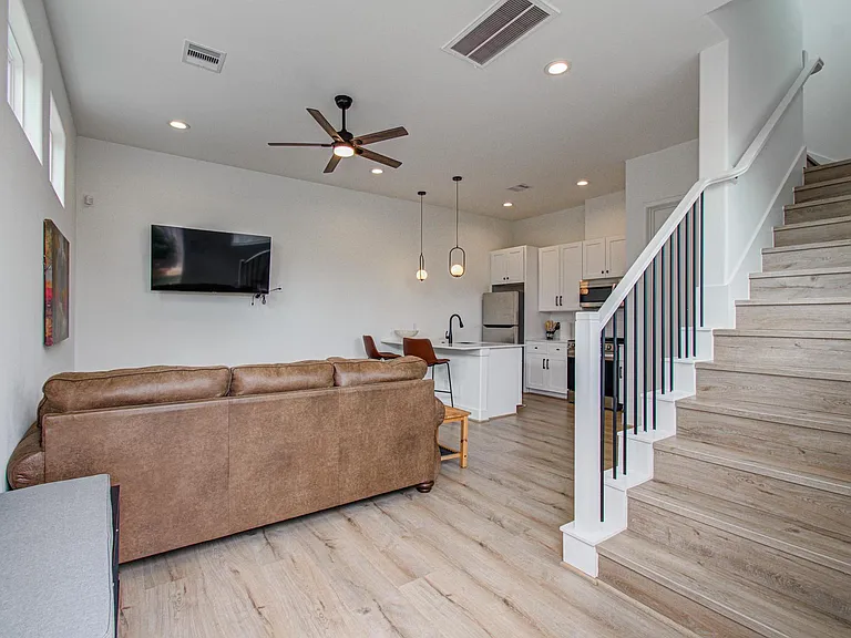 203 Danna Ln #D — Photo 4