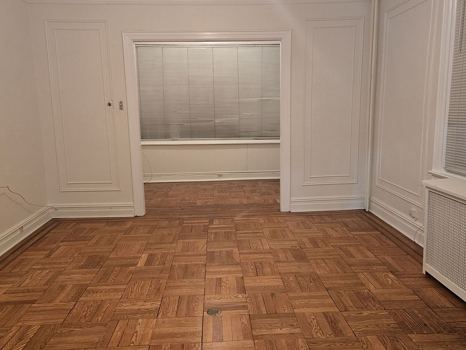 2nd image of 4622 Carpenter Ave Floor 1