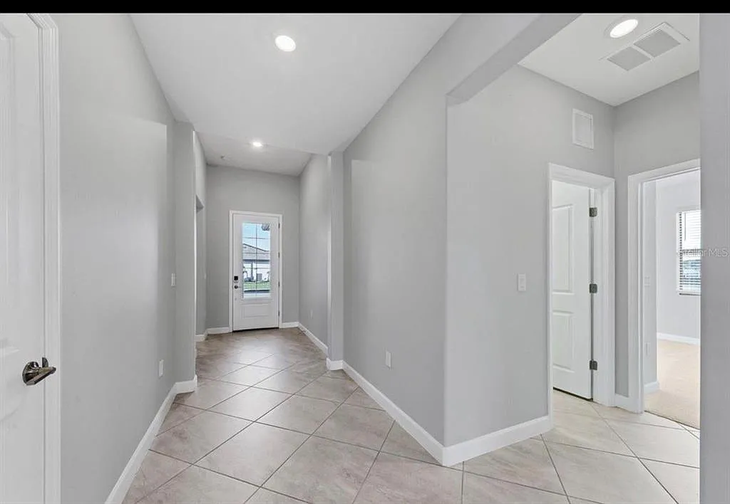 4 bed, 3.0 bath, 2016 sqft, $3,800 — Photo 2