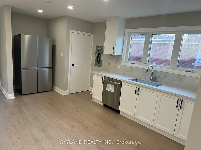 21 Nova Dr #UPPER — Photo 3