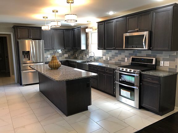 Beautiful  Upgraded Kitchen.