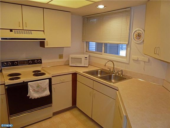 4th image of 2103 Creekside Dr