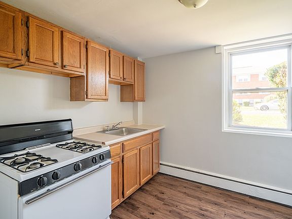 3rd image of 7 Linda Dr APT 1