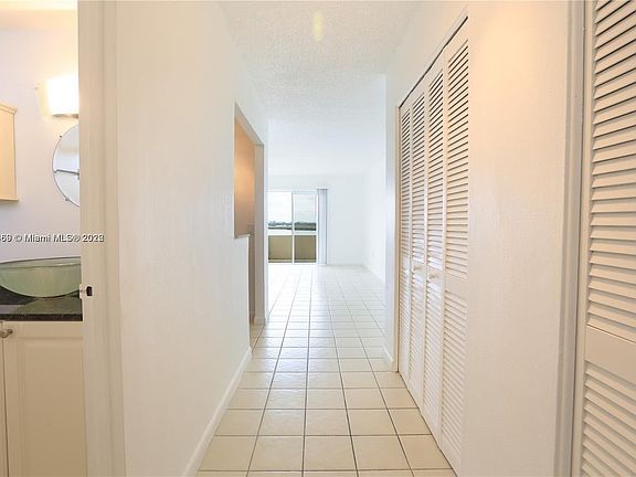 5th image of 7904 West Dr APT 915