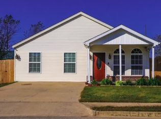 622 Locust St, Springdale, AR 72762