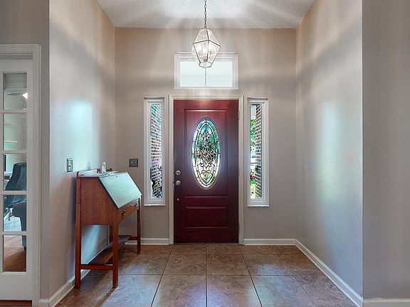 2nd image of 829 Wicklow Ct