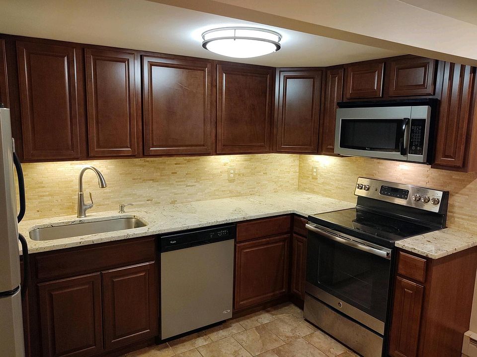 Granite Countertops & Stainless Steel Appliances