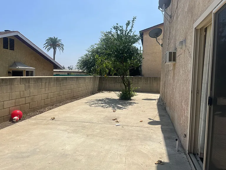 1016 Benito Ave — Photo 16