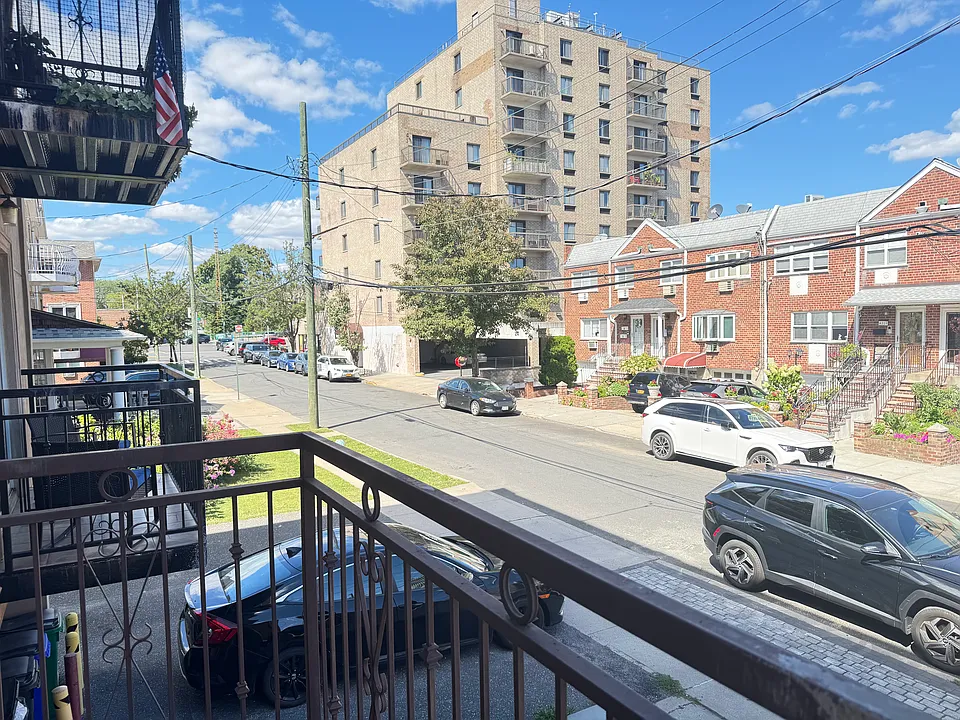 213th St