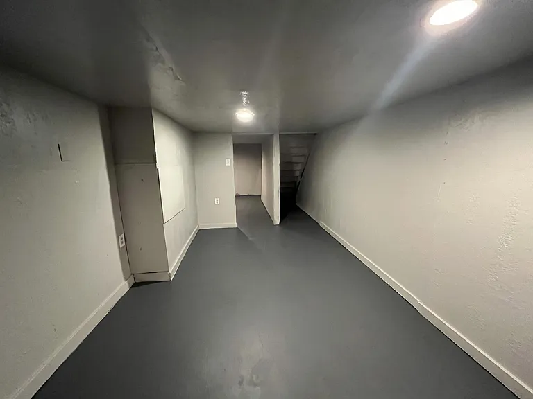 615 W Locust St — Photo 25