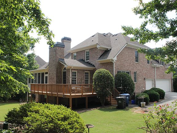 3rd image of 2389 Glenmore Ln