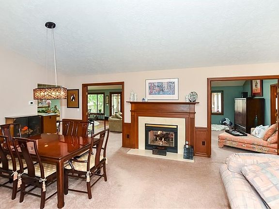 5th image of 9390 Misty Oakes Dr
