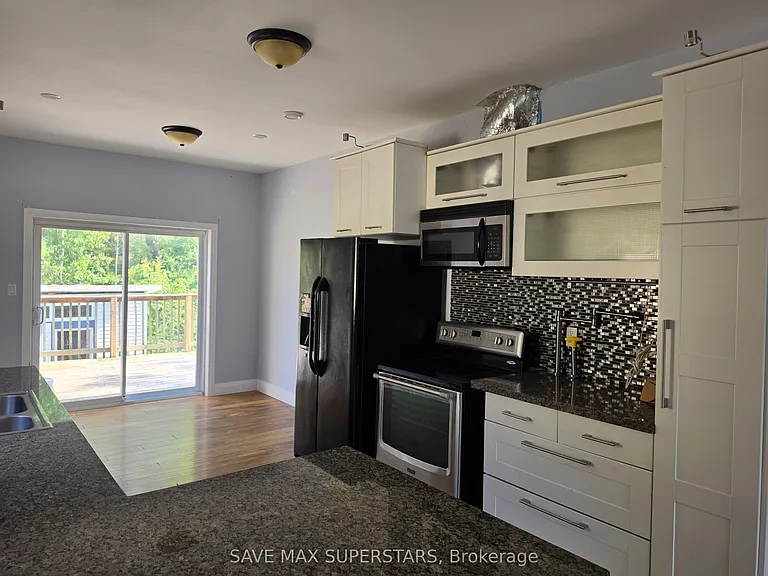 222 Phillips St #UPPER — Photo 12