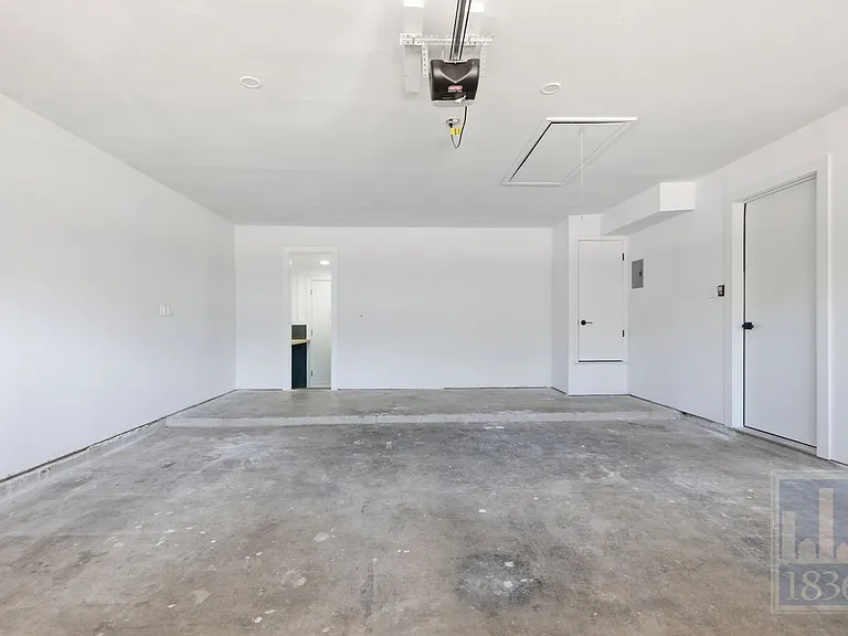 3610 Alexandria Dr — Photo 23