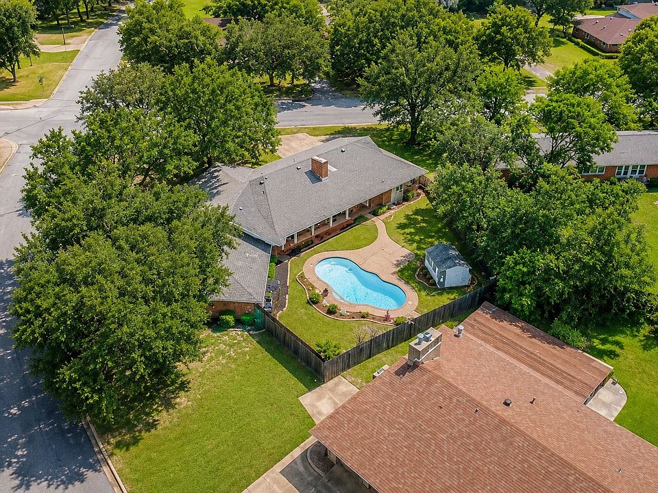 1st image of 4601 Holiday Ln E