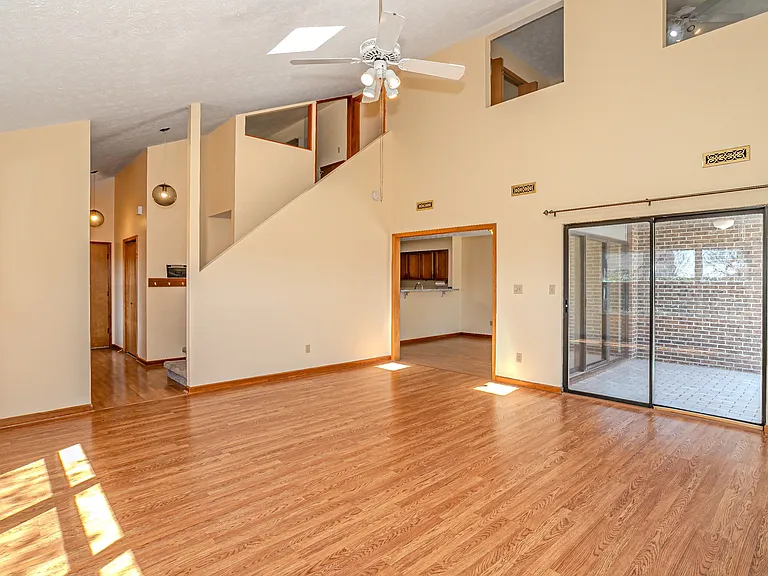 928 Tree Trunk Rd — Photo 2