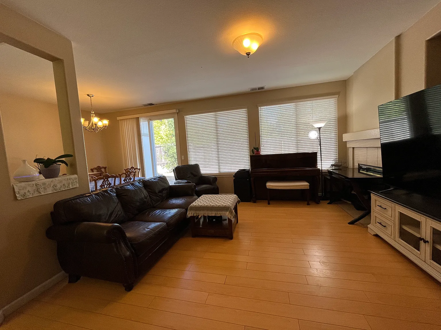 3 bed, 1200 sqft, $3,150 — Photo 4