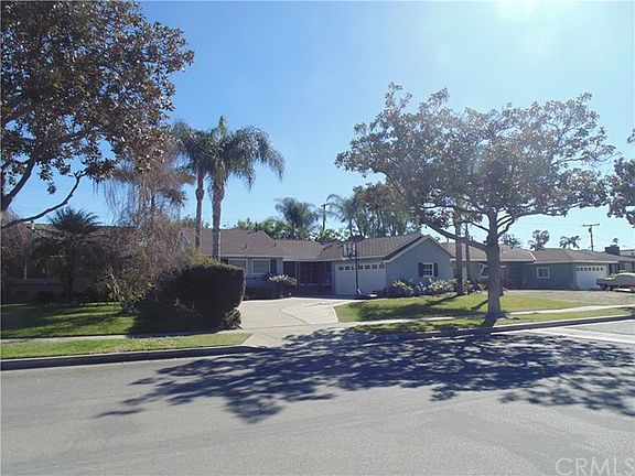 3rd image of 218 N Harrington Dr