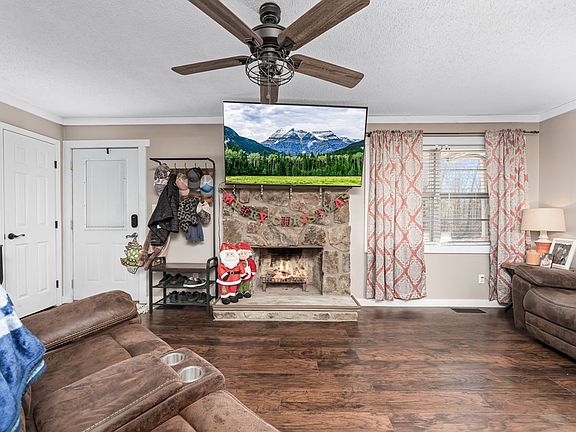 3rd image of 411 Wahoo Dr
