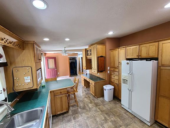 3rd image of 6325 Church St