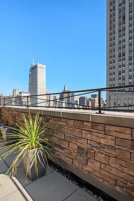 Rented by Compass | media 47