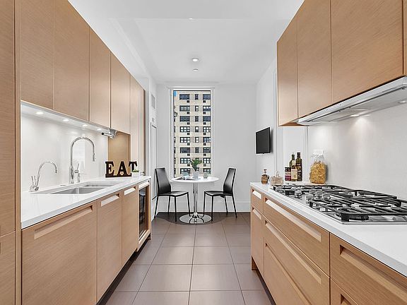 5th image of 255 E 74th St APT 8C